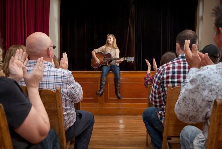 Gitarrenkonzert der Schülerinnen und Schüler der Kreismusikschule am 4. März um 17 Uhr im Spanckenhof in Bad Wünnenberg (Foto: © istock.com - Jason Doiy)